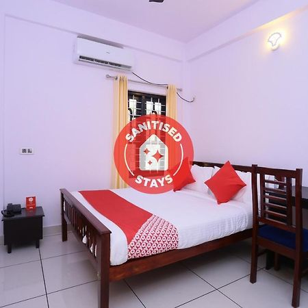 Oyo 26697 United Residency Otel Kazhakuttam Dış mekan fotoğraf