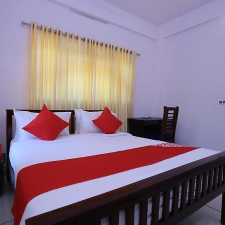 Oyo 26697 United Residency Otel Kazhakuttam Dış mekan fotoğraf