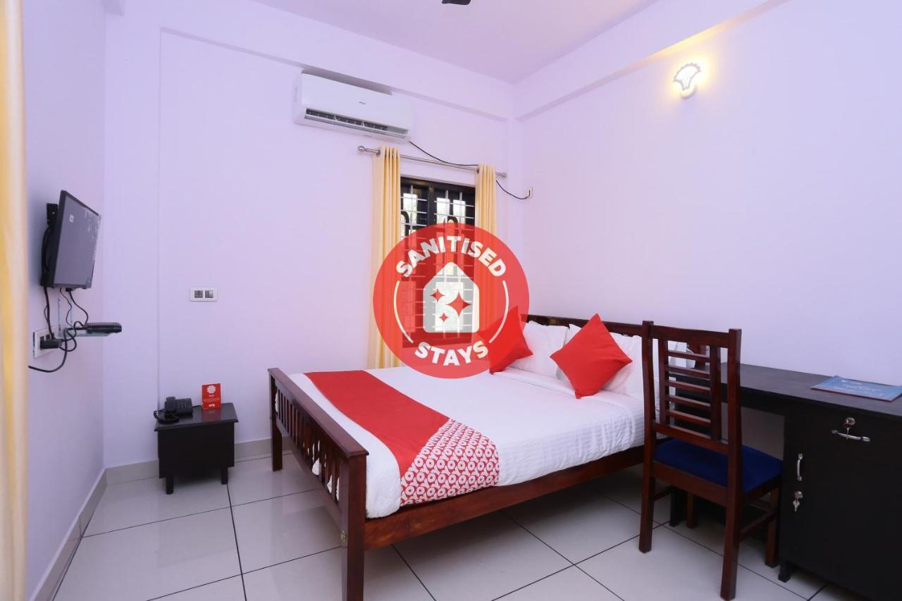 Oyo 26697 United Residency Otel Kazhakuttam Dış mekan fotoğraf