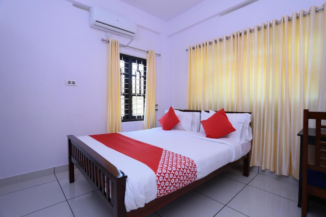 Oyo 26697 United Residency Otel Kazhakuttam Dış mekan fotoğraf