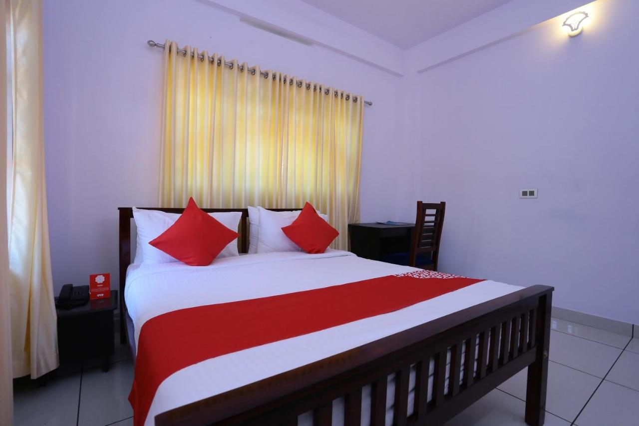 Oyo 26697 United Residency Otel Kazhakuttam Dış mekan fotoğraf