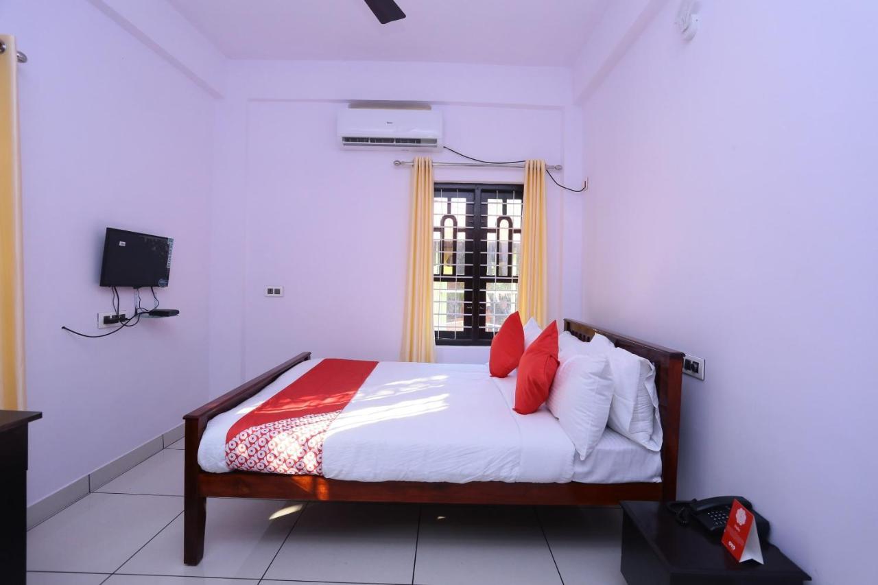 Oyo 26697 United Residency Otel Kazhakuttam Dış mekan fotoğraf