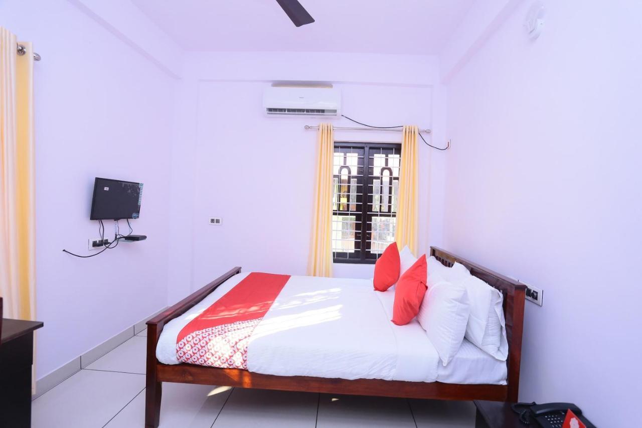 Oyo 26697 United Residency Otel Kazhakuttam Dış mekan fotoğraf