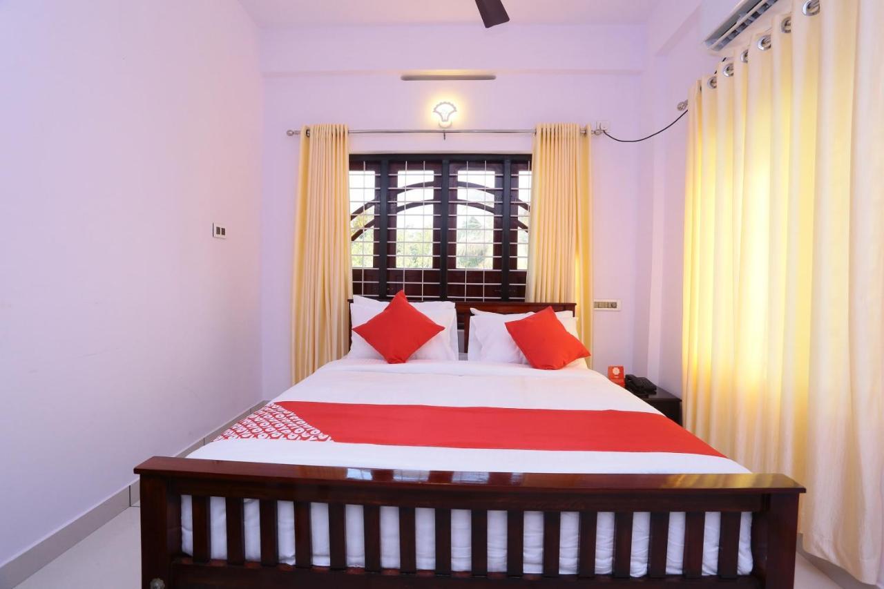 Oyo 26697 United Residency Otel Kazhakuttam Dış mekan fotoğraf