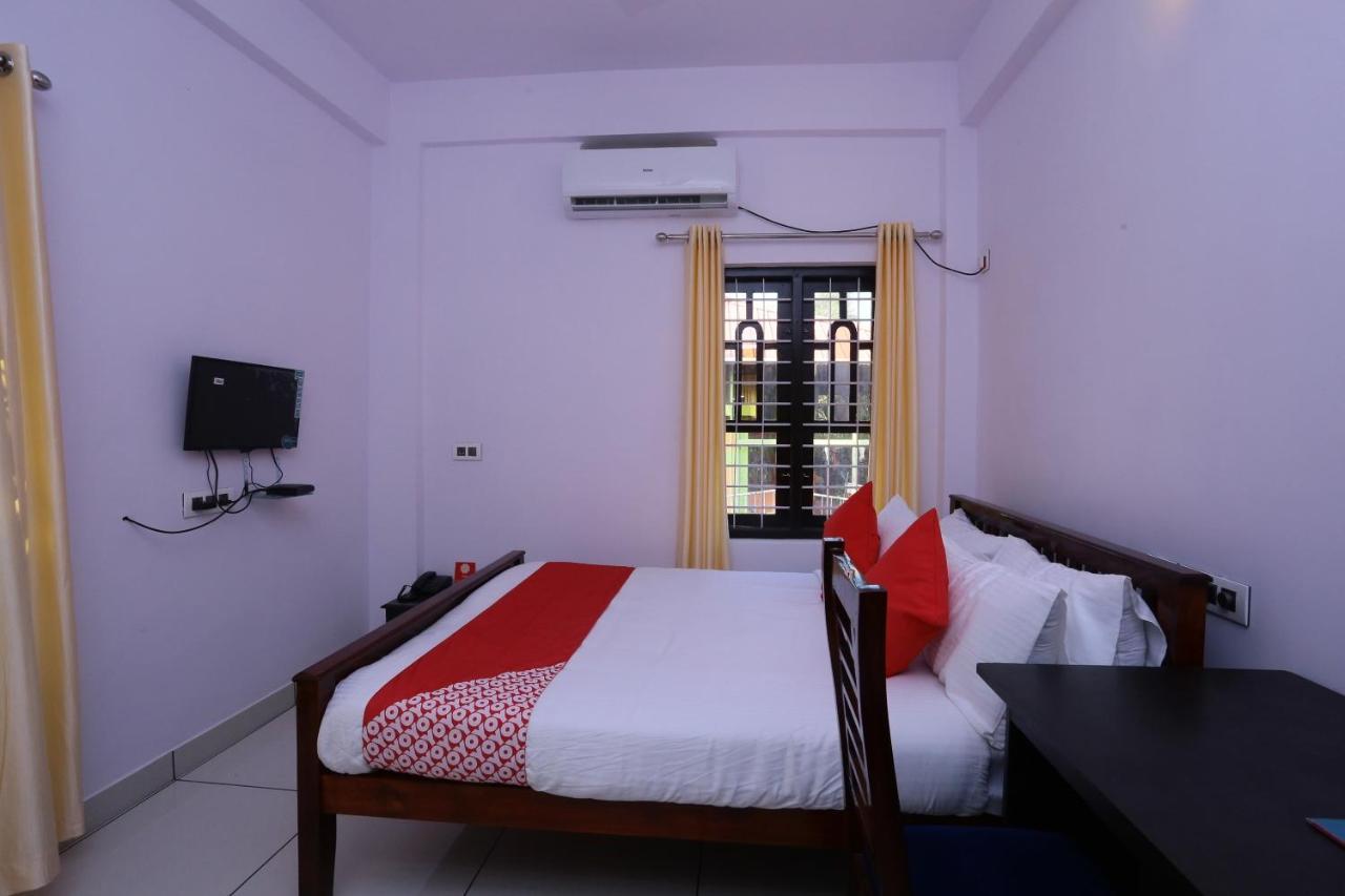 Oyo 26697 United Residency Otel Kazhakuttam Dış mekan fotoğraf