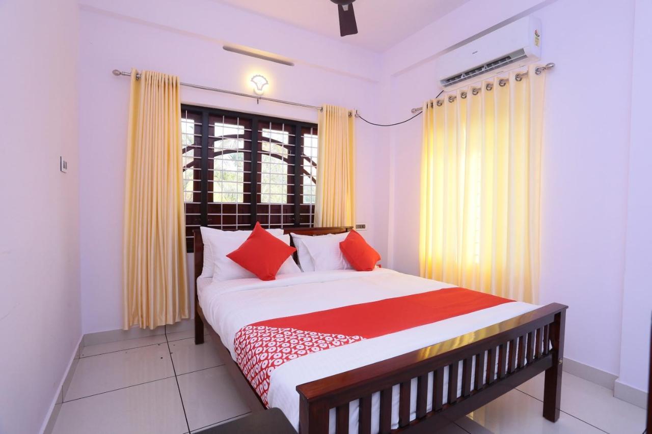 Oyo 26697 United Residency Otel Kazhakuttam Dış mekan fotoğraf