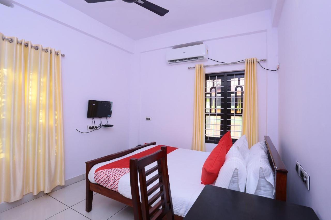 Oyo 26697 United Residency Otel Kazhakuttam Dış mekan fotoğraf