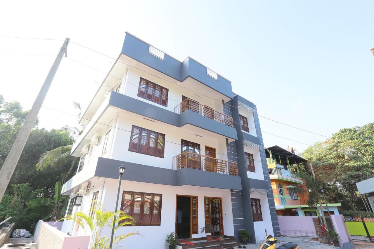 Oyo 26697 United Residency Otel Kazhakuttam Dış mekan fotoğraf