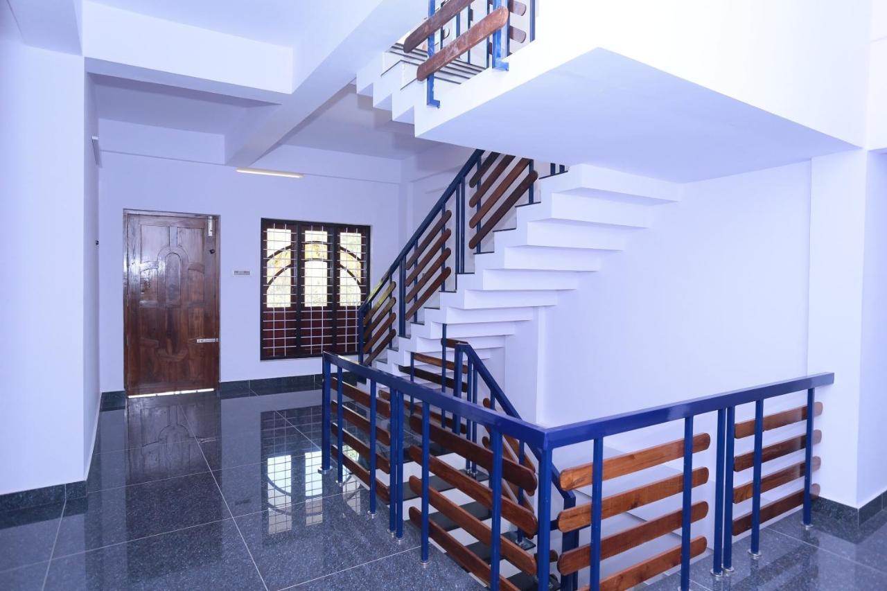 Oyo 26697 United Residency Otel Kazhakuttam Dış mekan fotoğraf